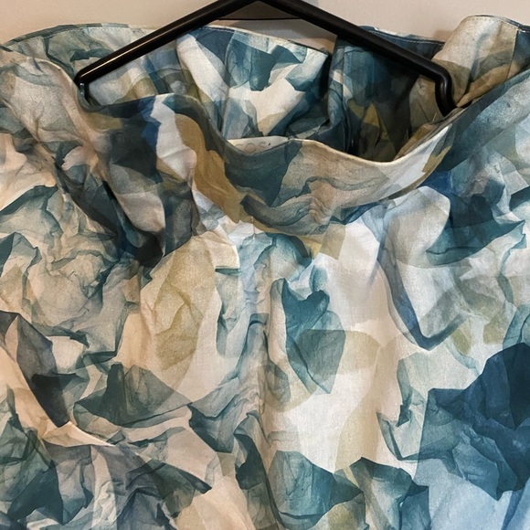 Cos Top with Ruffled Collar in Pastel Watercolours
Size 2 - Picture 3 of 8